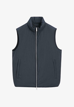 Granatowa kamizelka puchowa ze stójką, zamkiem błyskawicznym z przodu oraz bocznymi kieszeniami. Gładka faktura o minimalistycznym designie, bez widocznych wzorów czy ozdób.