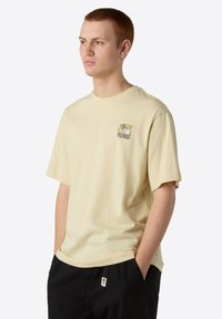 The North Face M CONNECTED RELAXED SS TEE -GRAPHIC - Triko s potiskem - gravel