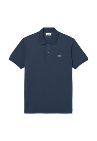 Polo shirt bleu marine en coton, avec un col classique, deux boutons et un petit logo de crocodile brodé en vert sur la poitrine.