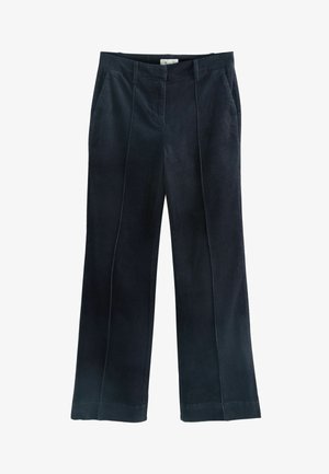 Mere nahkadeega mustad veniseed, sirge jala kujundusega, millel on kaks esipoolset taskut ja peened vertikaalsed õmblused, et lisada tekstuuri.