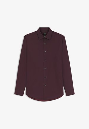 Camisa de vestir para hombre de manga larga de color burdeos oscuro con cuello clásico y botones negros, extendida sobre un fondo blanco.