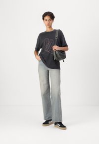 JDY JDYCARLA O NECK STUD - Marškinėliai su spaudiniu - phantom