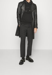 KARL LAGERFELD Felpa con cappuccio - black