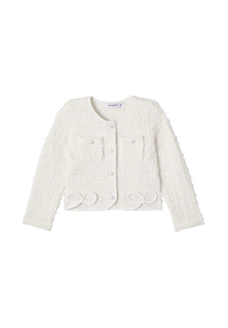 Cardigan bianco testurizzato con maniche lunghe, scollatura rotonda, tasche frontali, bottoni perla e accenti decorativi a fiocco all'orlo.
