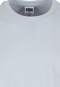 Világosszürke pamut pulóver, amely jellemezhető kereknyakkivágással, látható varrással, és egy "Urban Classics" felirattal fekete színben.