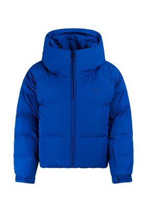 Doudoune bleue avec un col montant et une capuche ajustable. Comprend une fermeture éclair, des poignets élastiques et une texture matelassée pour l'isolation.