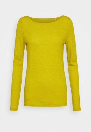 Gelbes Langarmshirt für Frauen mit Rundhalsausschnitt, schlanker Schnitt und subtiler Textur auf einem weißen Hintergrund.