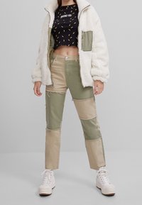 Bershka Stickad tröja - black