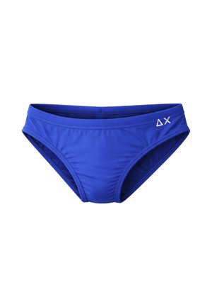 Costume da bagno da uomo blu con vita bassa e piccolo triangolo bianco con logo a "X" sul lato destro.