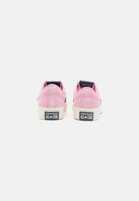 Converse Tenisky - pink