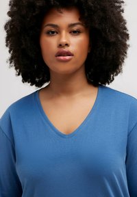 Ulla Popken V-AUSSCHNITT, HALBARM - T-shirt basic - denimblau