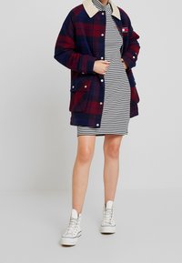 Tommy Jeans Klasický kabát - dark blue