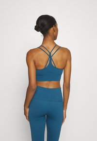 ICANIWILL DEFINE SEAMLESS BRA - Lengvai krūtinę prilaikanti sportinė liemenėlė - teal