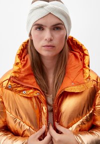 s.Oliver Oorwarmers - off white