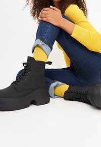 Cesare Gaspari Bottines à plateau - mottled black