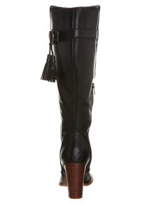 Čern á kožená kozačka ke kolenu s ozdobnou střapcem, bočním zipem a stohovaným podpatkem. Vrchní okraj je zdoben pletenými detaily.