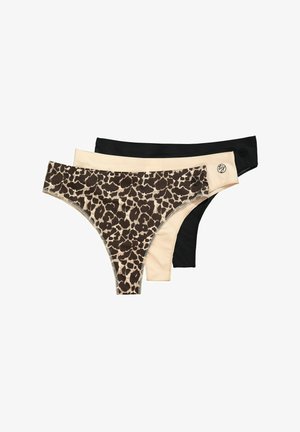 Kolme paria naisten stringejä: yksi leopardikuosisena ruskeassa ja beessissä, yksi beige, ja yksi musta. Silkkinen kangas ja joustavat vyöt.