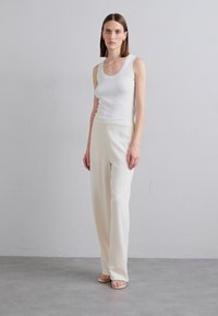 Theory EASY PULLON  - Pantaloni - rice