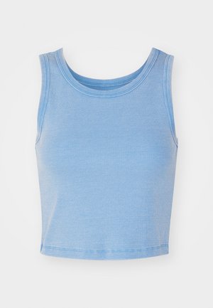 Camisola de alças com riscas azul-claro, de gola redonda e design sem mangas; apresenta uma silhueta justa e uma bainha limpa.