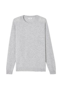 Světle šedý svetr s dlouhým rukávem a kulatým výstřihem, se žebrovanými manžetami a lemem, položený naplocho na bílém pozadí.