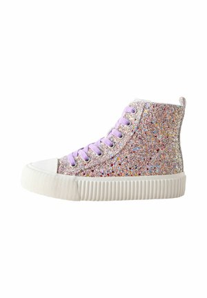 Baskets montantes avec une surface pailletée dans diverses couleurs, lacées de lilas, capuchon en caoutchouc blanc à l'avant et semelle plateforme texturée blanche.