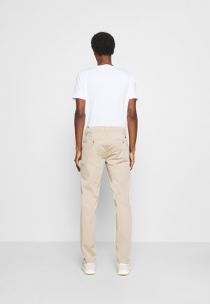 CFVIGGO - CHINO - Chinos - sand clay