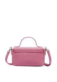 Piccola borsa a tracolla in pelle rosa con una forma strutturata, caratterizzata da un manico superiore e una tracolla staccabile. Superficie testurizzata e chiusura a pattina.