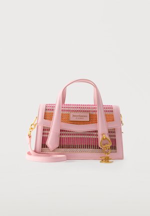 Μικρή χειροποίητη τσάντα με ροζ δερμάτινη επένδυση, πολύχρωμο υφαντό ύφασμα, διπλές λαβές, αποσπώμενο λουράκι και χρυσό γοητευτικό κόσμημα σε σχήμα καρδιάς.