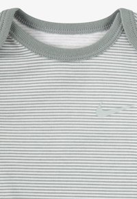 Thumbnail Image 3