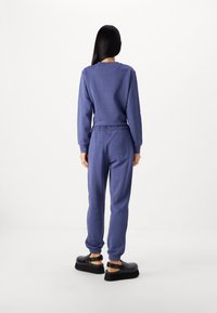 GANT TONAL SHIELD - Treniņtērpa apakšdaļas - dusty navy