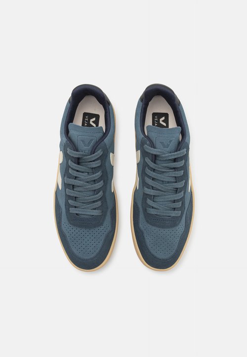 Veja Zapatilla de niño, colaboración con Milk, modelo V-90 en cuero Azul Cielo — foto 4