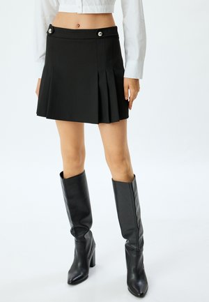 Short - black
