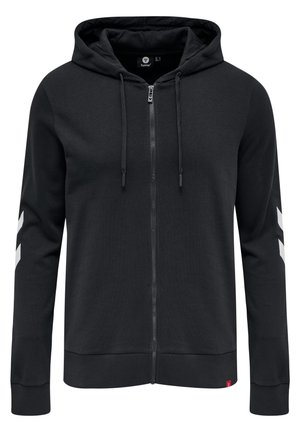 Sweat à capuche noir zippé avec cordons, poignets et ourlet côtelés, bandes chevrons blanches sur les manches et petite étiquette rouge en bas.