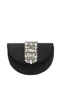 Sorte satin clutch med en afrundet klap, prydet med en sølvfarvet rhinsten og mesh detaljer i midten. Kompakt og elegant design.