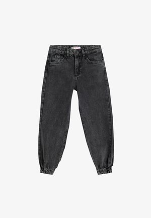 Pantalones jogger de mezclilla negra con puños elásticos y un diseño ajustado, que cuentan con bolsillos frontales y un estilo clásico de cinco bolsillos.