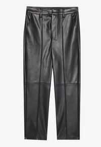 Pantalon en cuir noir à la texture lisse, doté de deux poches avant, d’une fermeture éclair et d’une coupe ajustée. Agrémenté de coutures discrètes.