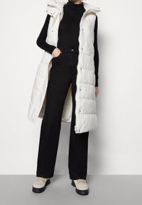 YAS Weste - off-white