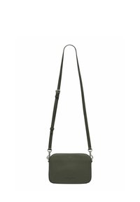 Borsa a tracolla in pelle verde oliva compatta con tracolla regolabile, forma rettangolare piatta, accessori in argento e logo del marchio impresso.