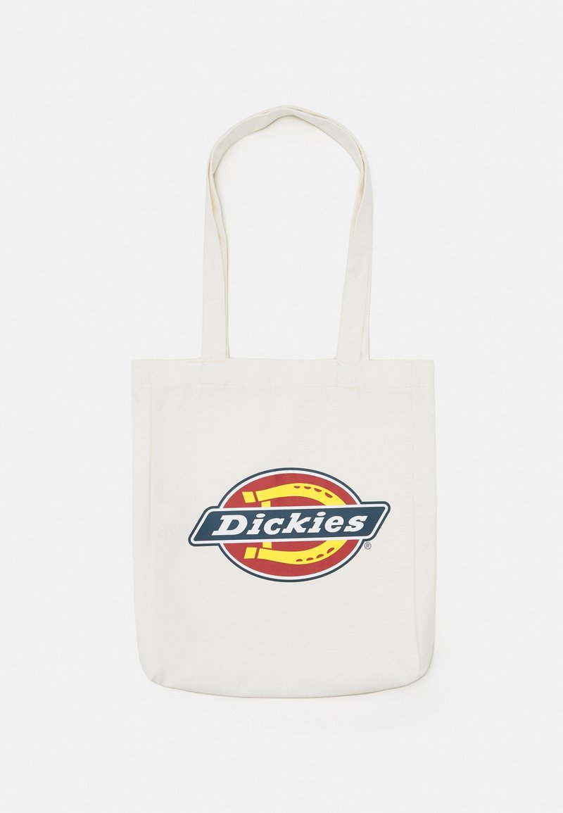 Sac cabas blanc avec de longues anses affichant un logo Dickies centré en rouge, jaune et bleu sur le devant.