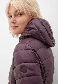 QS MIT KAPUZE - Winterjas - purple