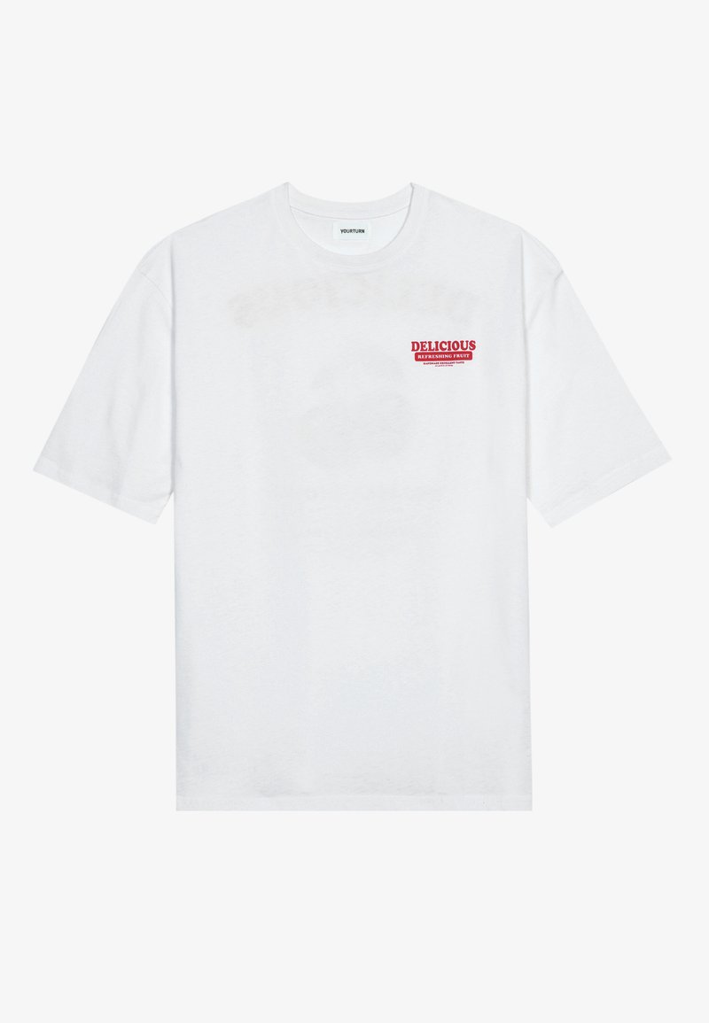 Biała bawełniana koszulka z krótkim rękawem, okrągłym dekoltem i czerwonym napisem graficznym "PYSZNY ODŚWIEŻAJĄCY OWOC" na przodzie.