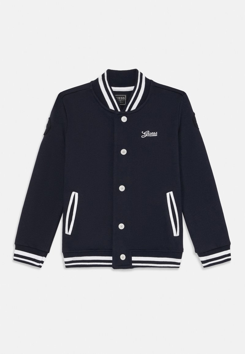 Giacca varsity navy con accenti bianchi, colletto e polsini a costine. Presenta bottoni a pressione e tasche laterali. Logo ricamato sul petto.