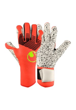 Paar leuchtend orange-schwarze Torwarthandschuhe, einer zeigt eine strukturierte Griffhandfläche mit schwarzen Sprenkeln und Klettverschluss am Handgelenk.