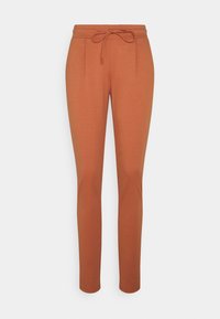 Pantalones de terracota con cintura ajustable, perneras acampanadas y dos pliegues delanteros. Tejido suave con una textura lisa.