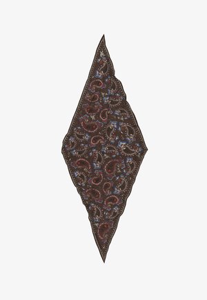 Brązowa chusta w kształcie diamentu z czerwonymi, niebieskimi i beżowymi wzorami paisley oraz ozdobnym haftem na brzegach na białym tle.