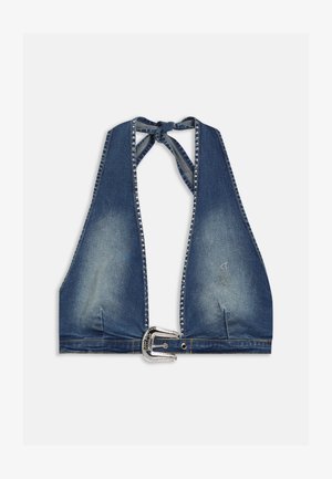 Denimo halteris su giliu V formos iškirpimu, sidabrinių akcentų ir dideliu dekoruotu sagtimi juosmens srityje. Šviesus blukimo efektas.