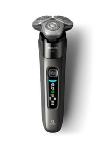 De Philips i9000 elektrische scheerapparaat heeft een slank zwart lijf, drie zilveren roterende koppen, een verlichte bedieningspaneel en een geprofileerde grip.