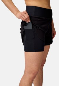 Brooks CHASER 5" 2.0 - Kratke hlače 2 v 1 - black