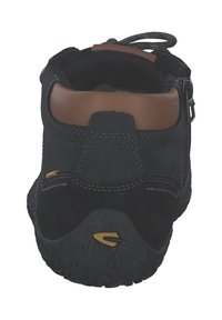 Scarpe da trekking nere e marroni con suola in gomma texturizzata, dettagli in pelle liscia e una cerniera laterale per facilitare l'indossamento.