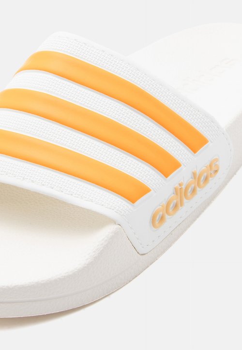 adidas ADILETTE SHOWER UNISEX - Pool slides - off white/pure tangerine/semi ice tangerine — foto 6